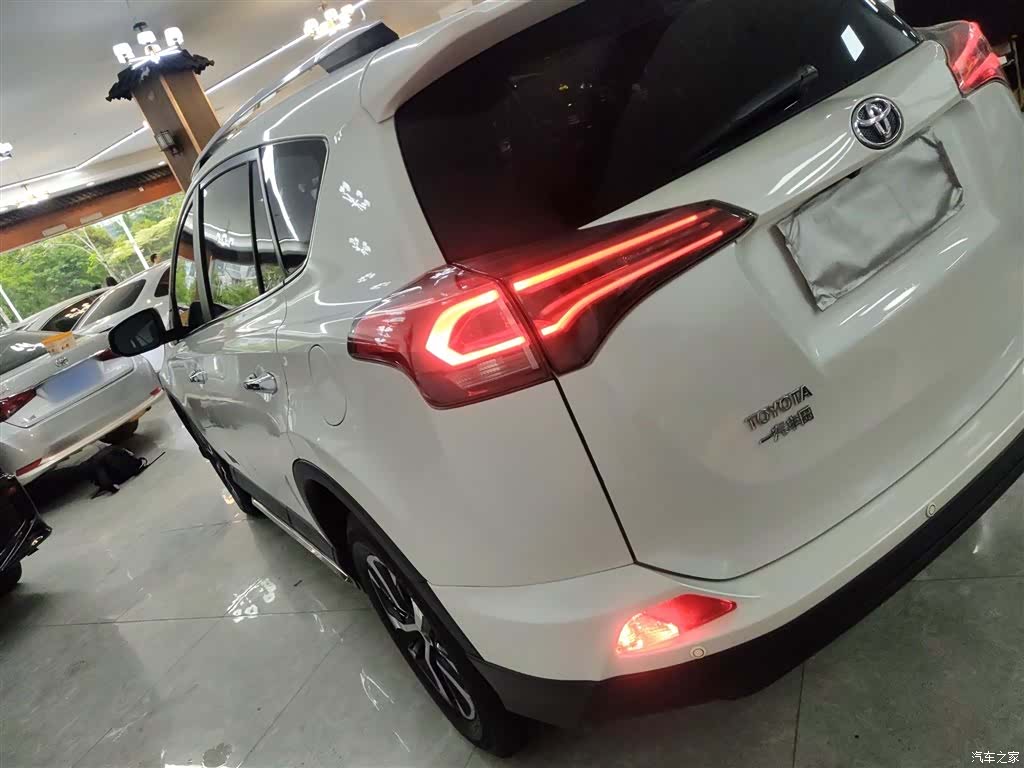 Toyota RAV4, 2017 все фото
