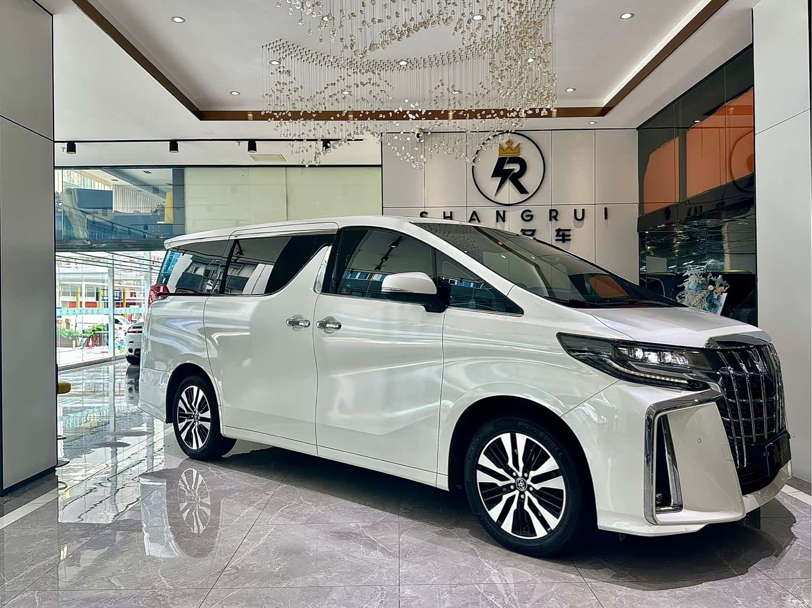 Toyota Alphard, 2018 3