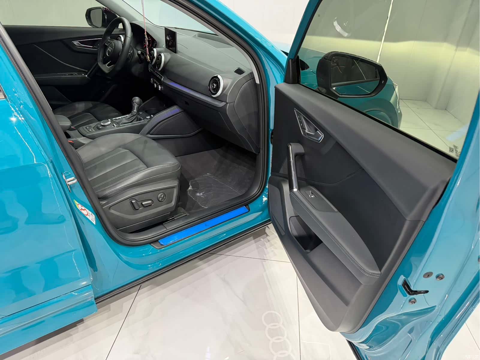 Audi Q2L, 2023 17