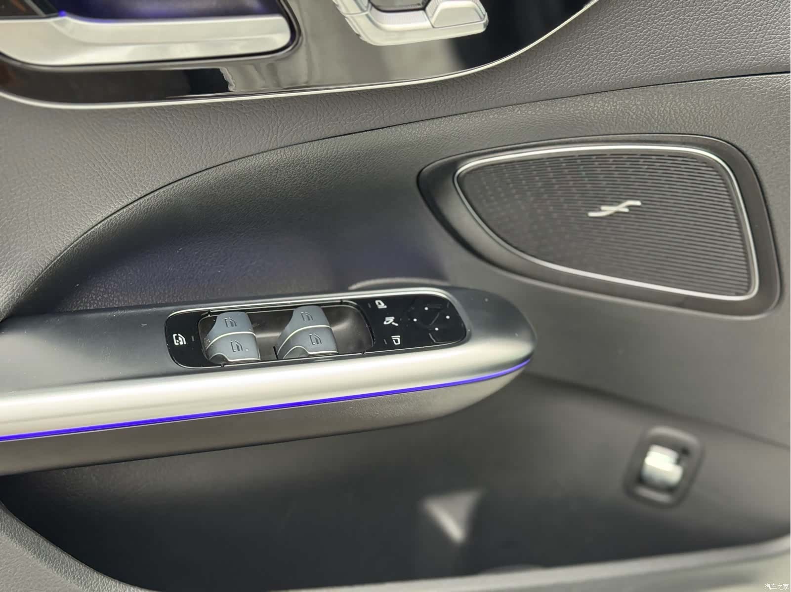Mercedes-Benz C-Class, 2024 19