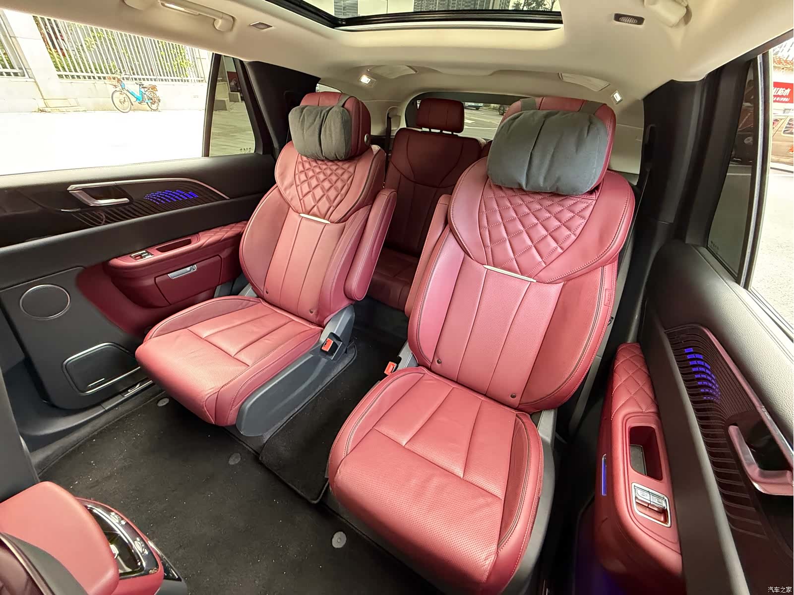 Hongqi E-HS9, 2023 9