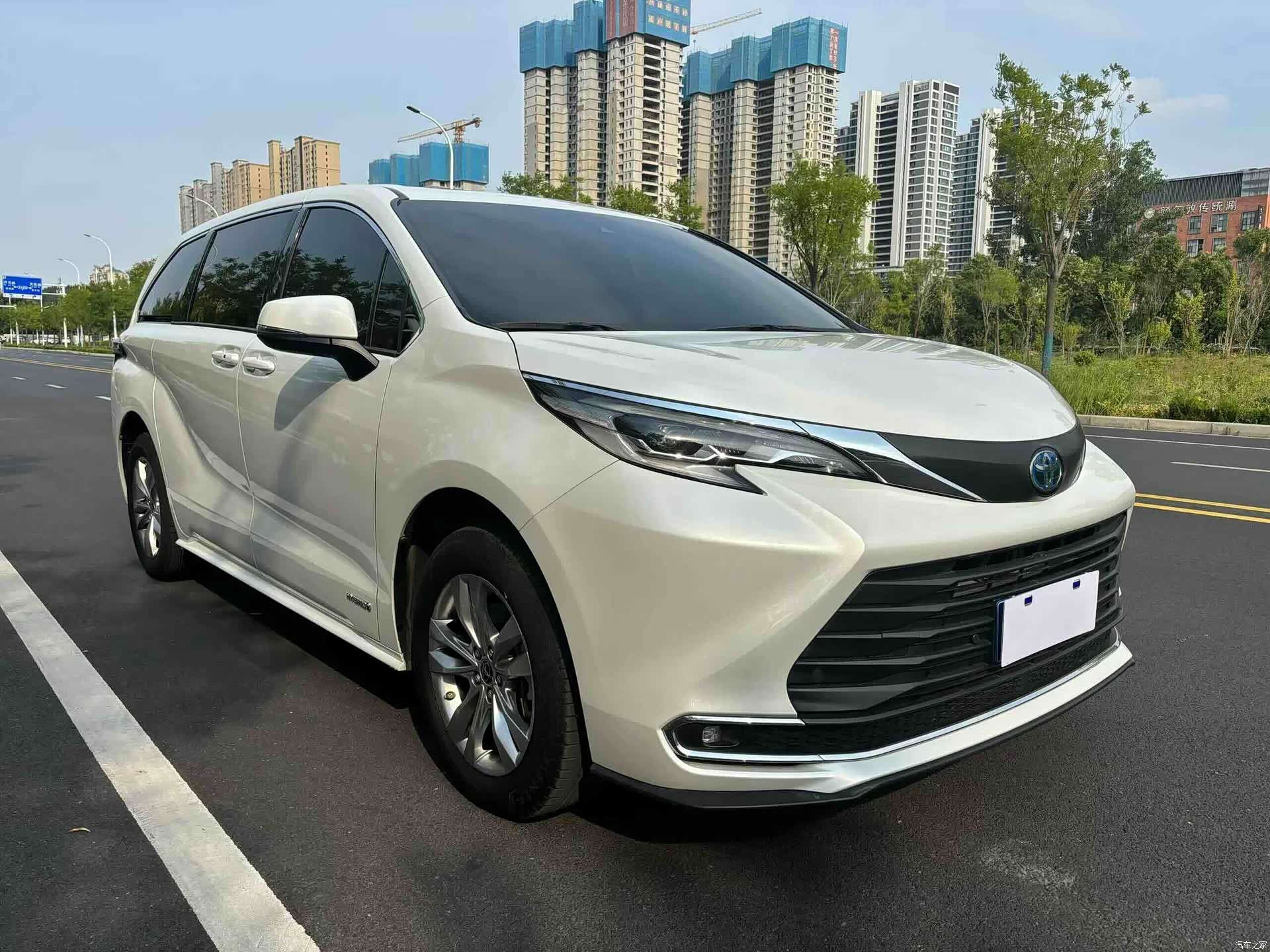 Toyota Sienna, 2024 3