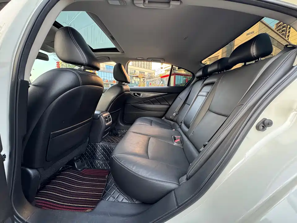 Infiniti Q50L