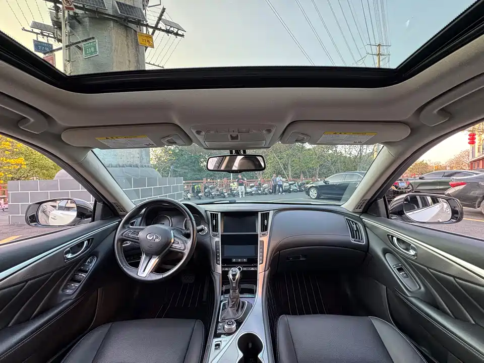 Infiniti Q50L