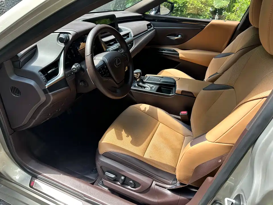 Lexus ES