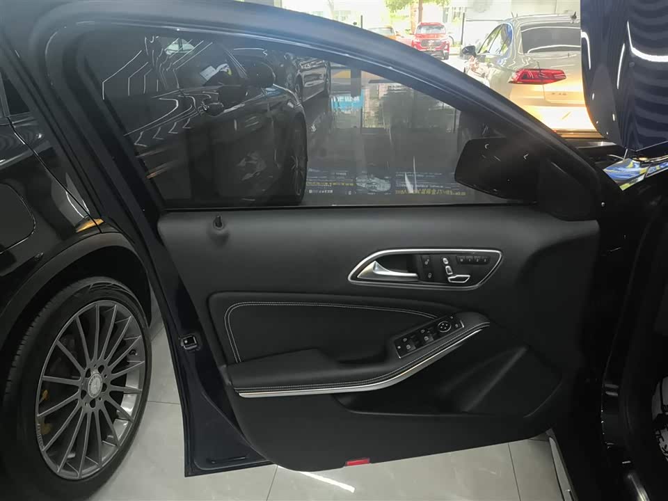 Mercedes-Benz GLA Mercedes-Benz GLA