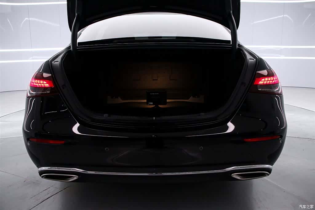 Mercedes-Benz E-Class, 2023 15
