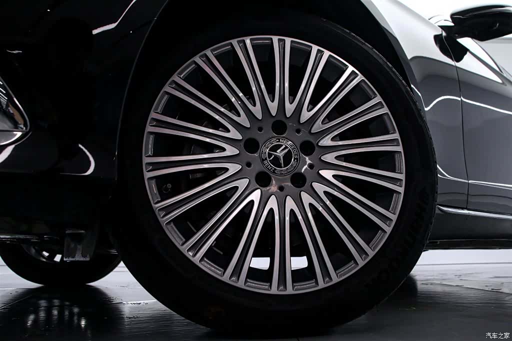 Mercedes-Benz E-Class, 2023 16