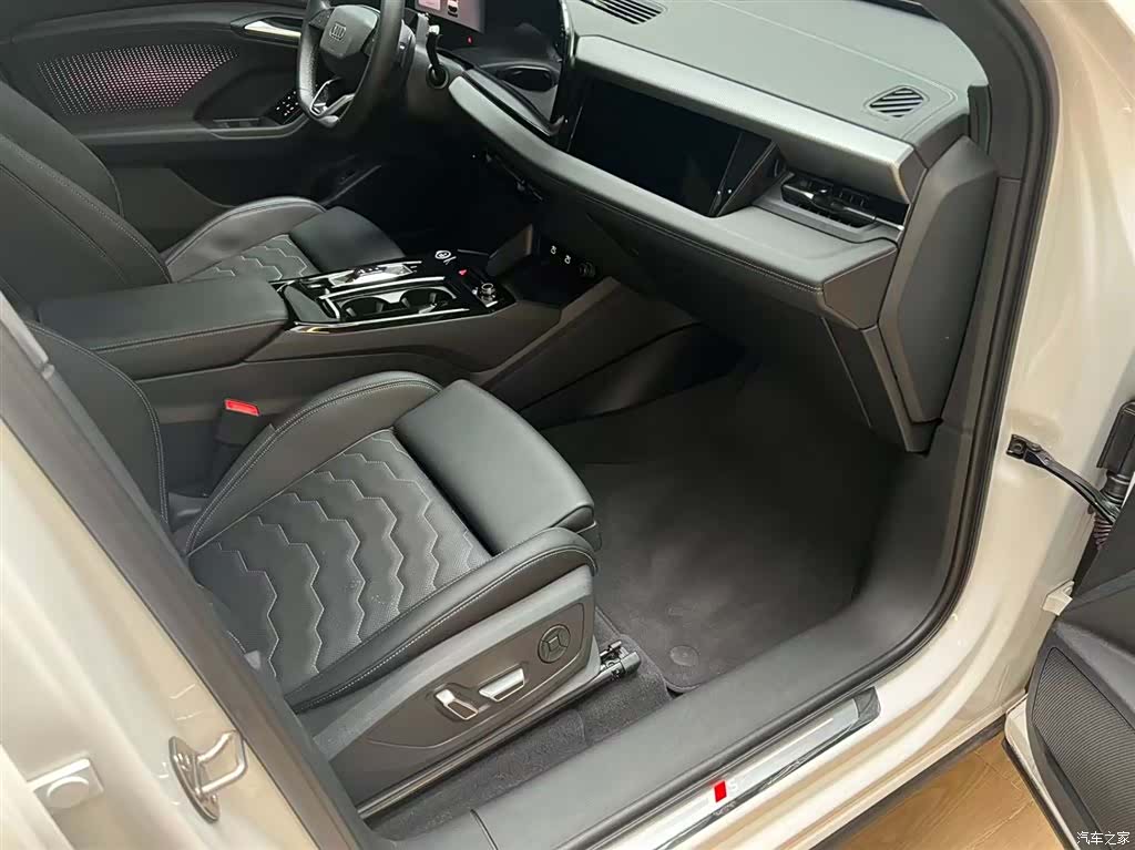 Audi e-tron, 2025 12