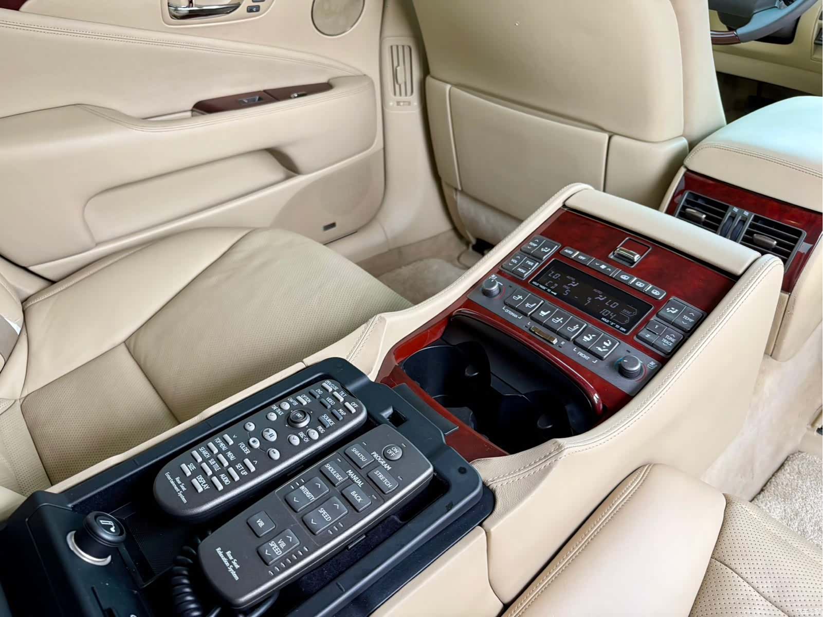 Lexus LS, 2007 9