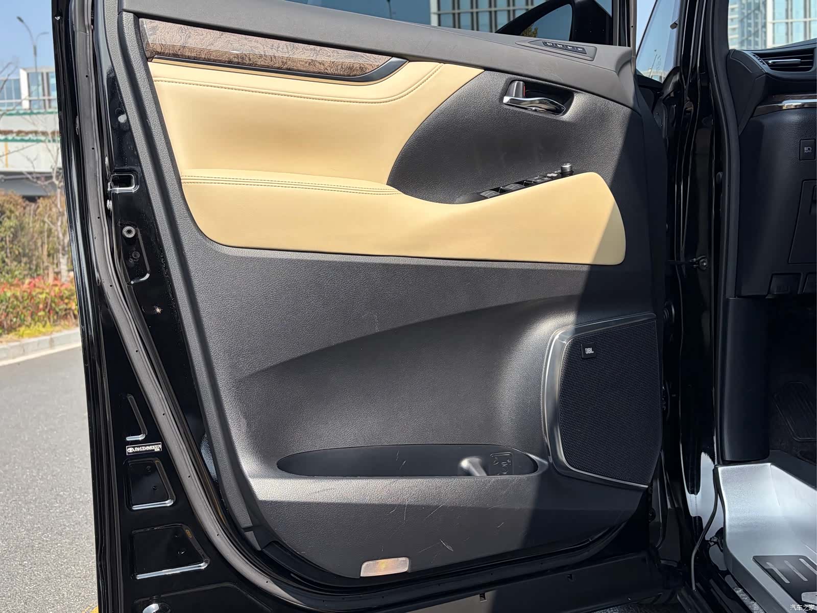 Toyota Alphard, 2022 19