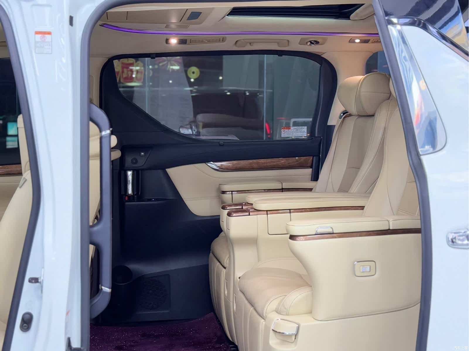 Toyota Alphard, 2018 10