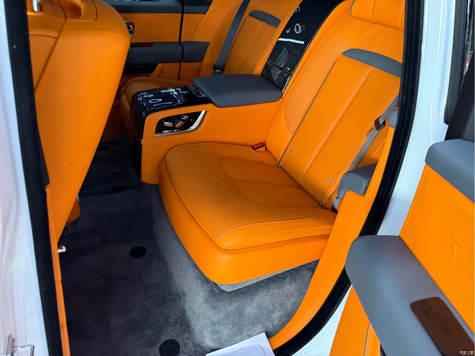 Rolls-Royce Cullinan, 2026 13