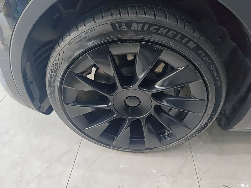 Tesla Model Y, 2022 23