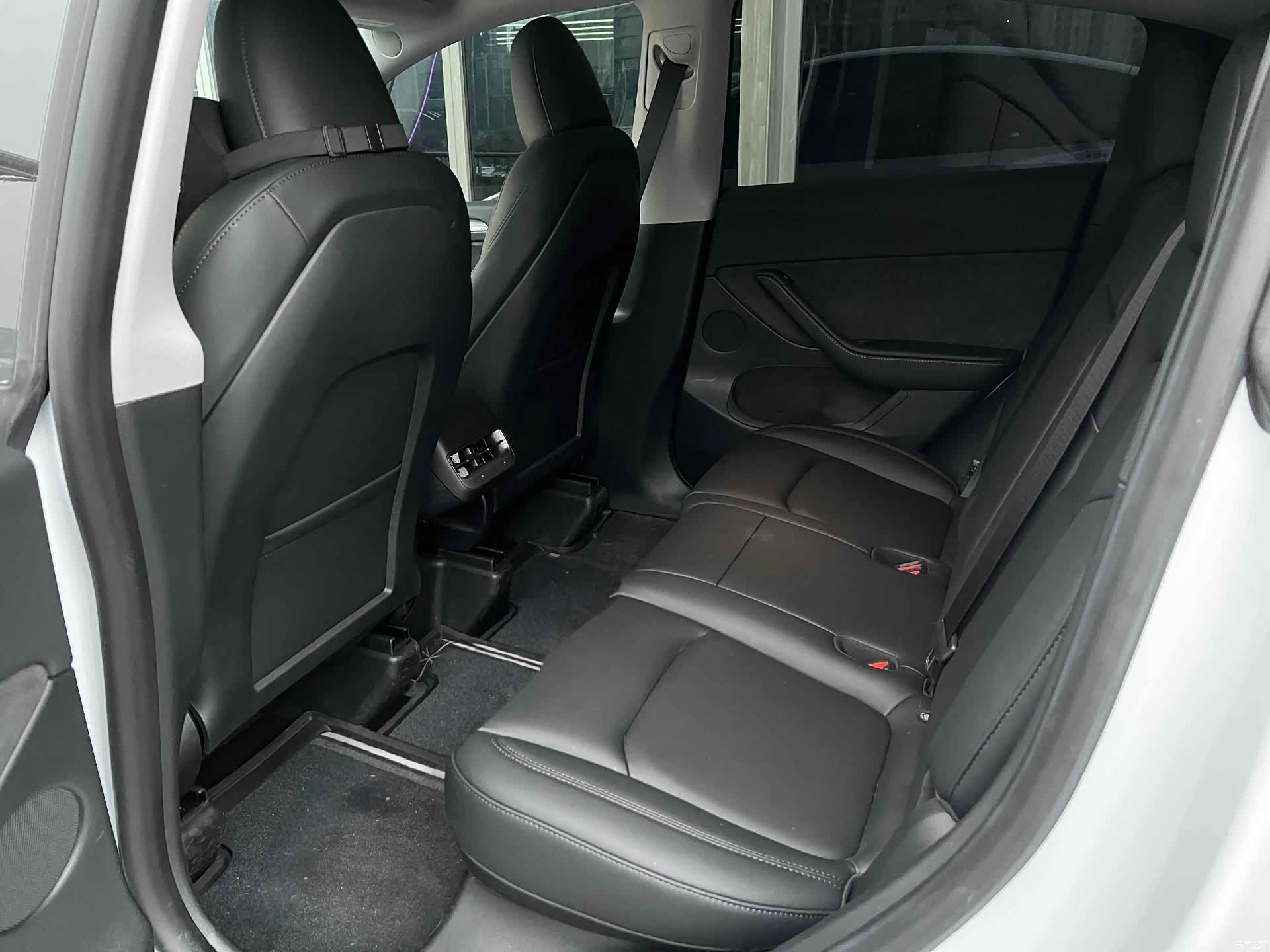 Tesla Model Y, 2024 все фото