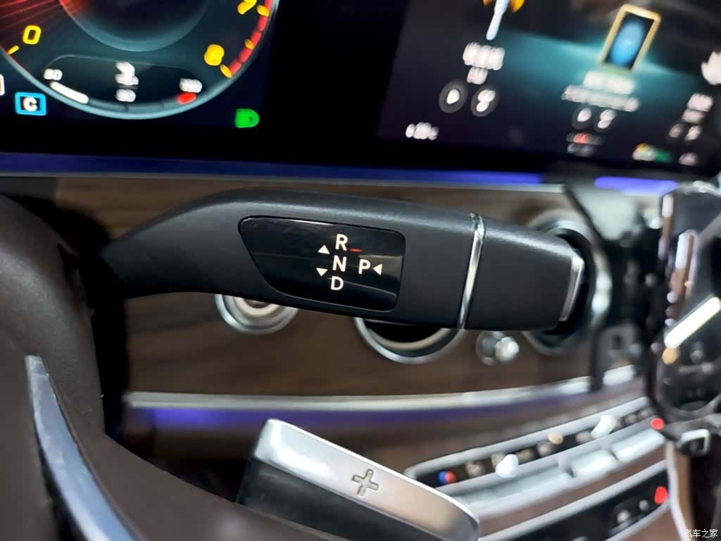 Mercedes-Benz E-Class, 2023 14