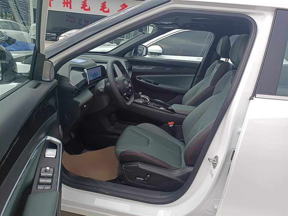 Geely Atlas