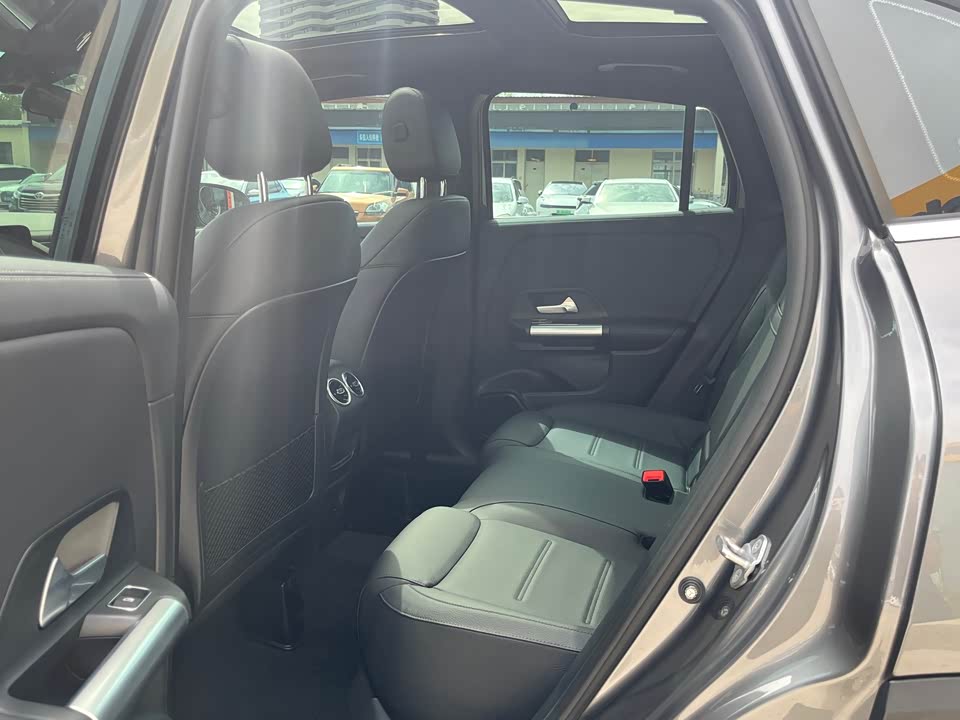 Mercedes-Benz GLA Mercedes-Benz GLA