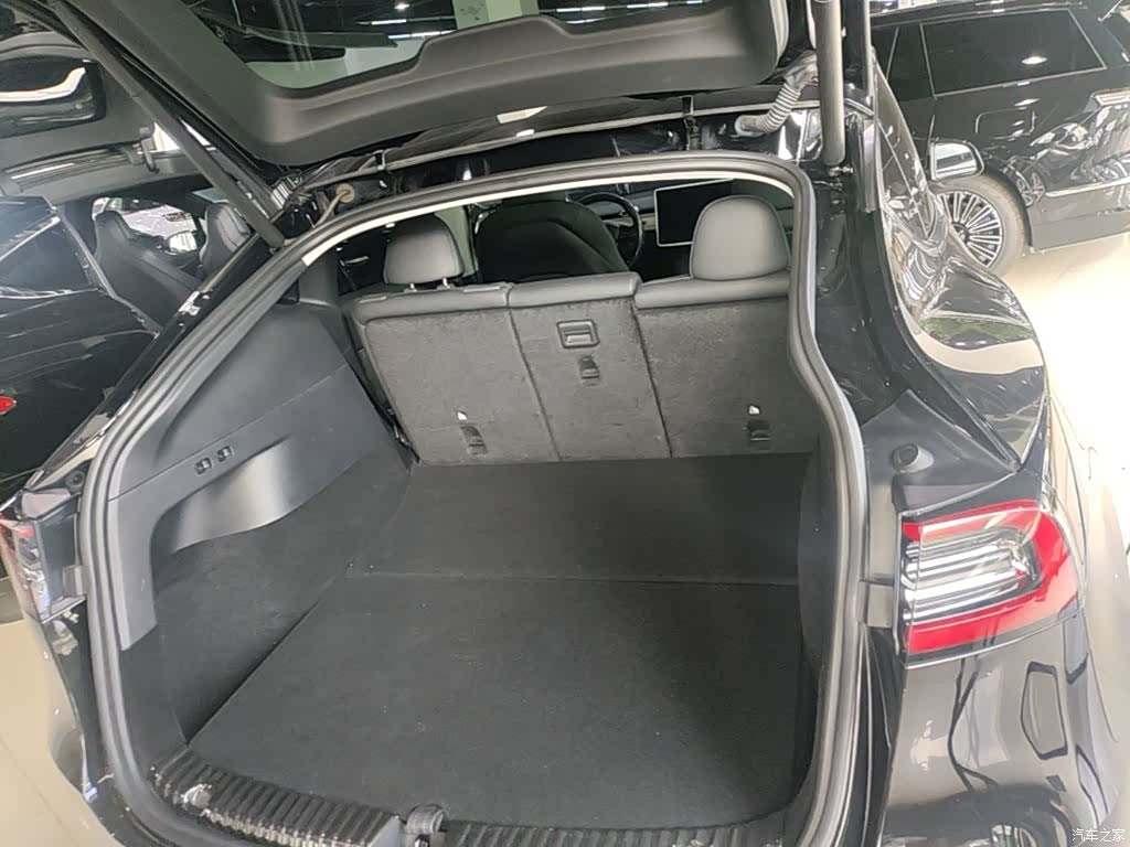 Tesla Model Y, 2023 19