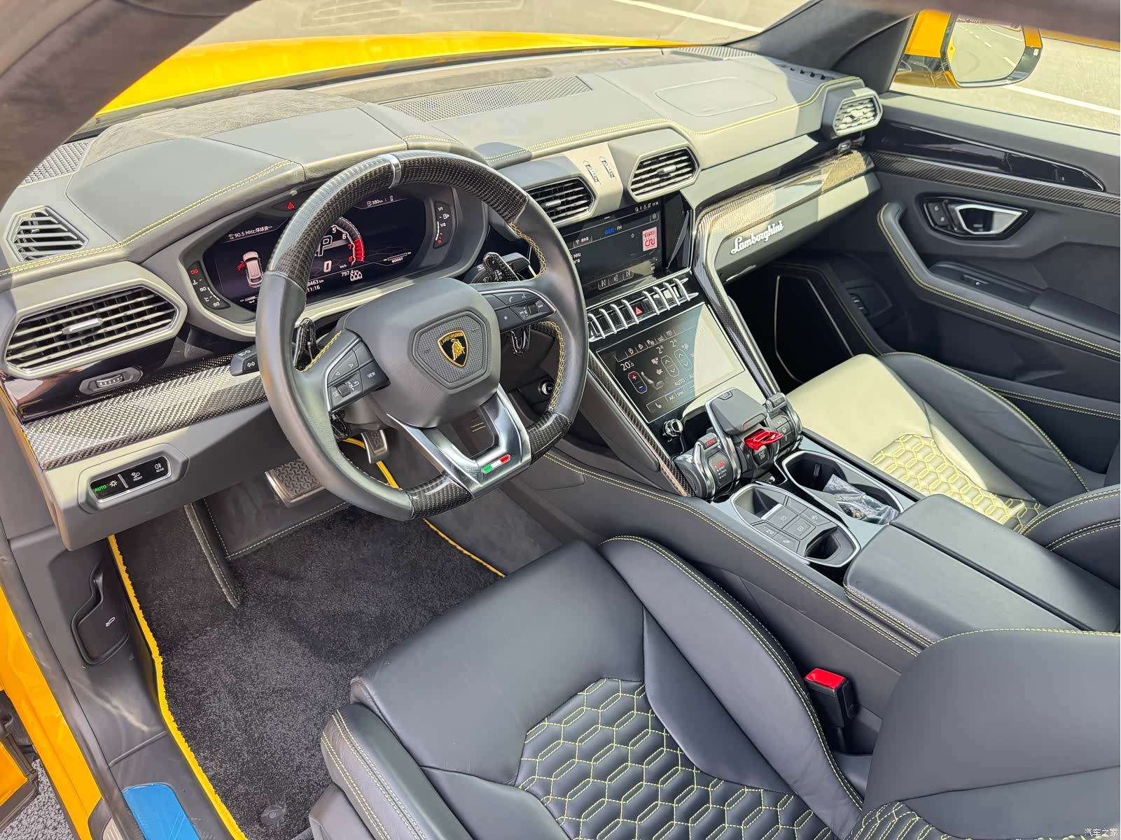 Lamborghini Urus, 2021 11