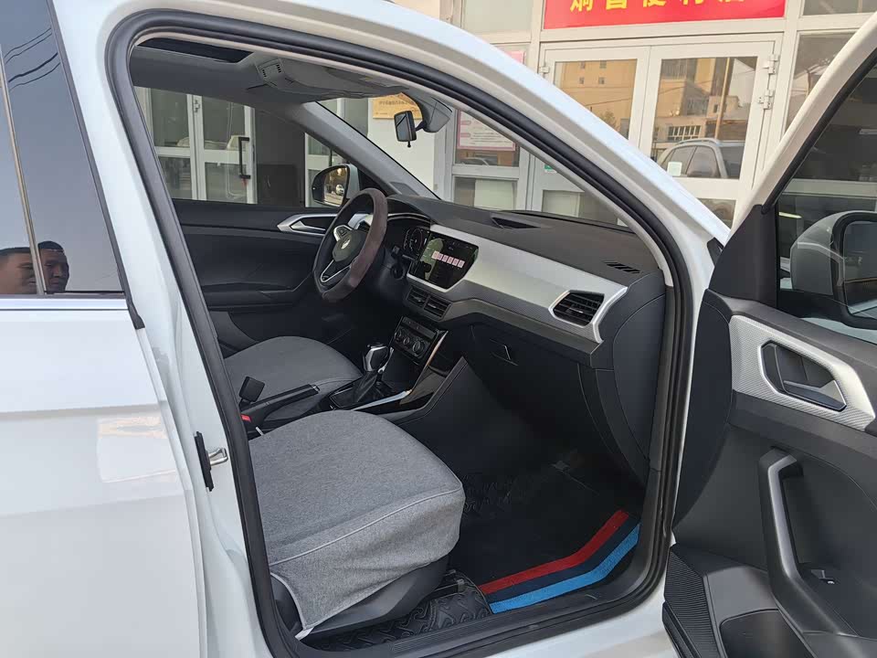 Volkswagen Exploring the shadow