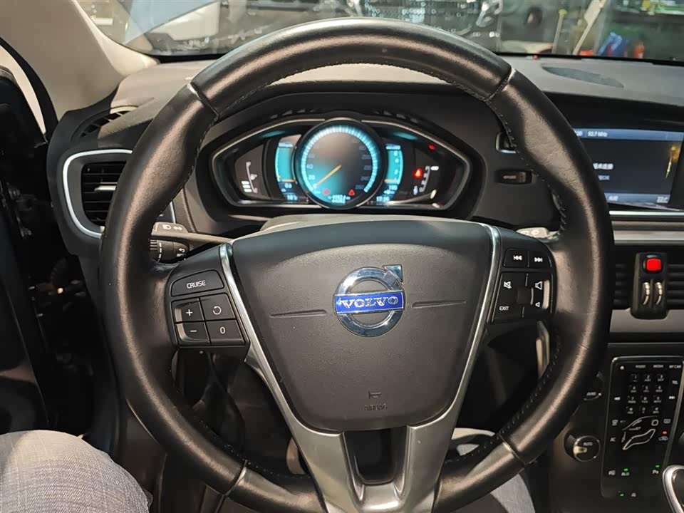 Volvo V40