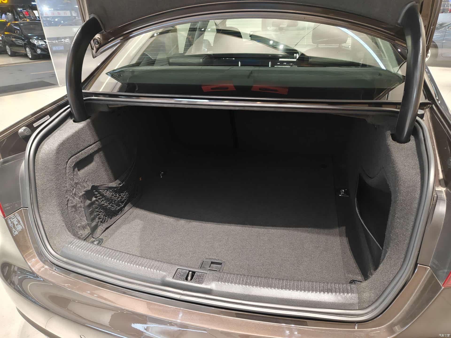 Audi A4L, 2015 11