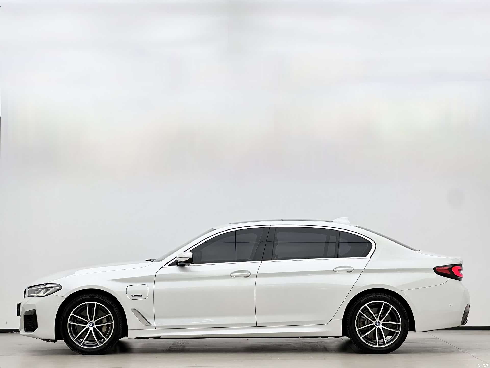 BMW 5 Series, 2021 все фото