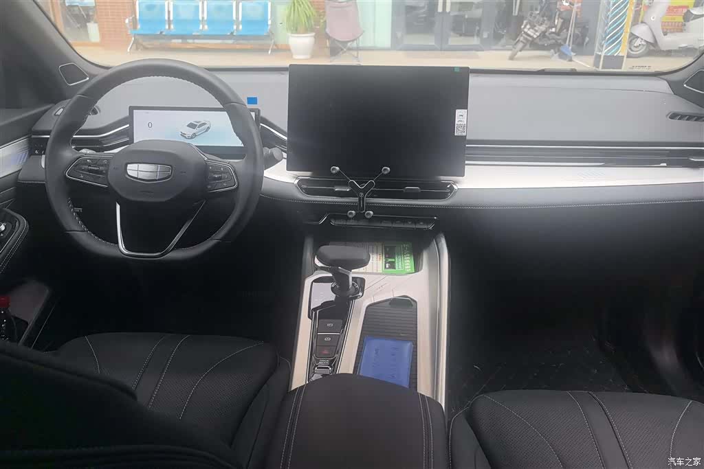 Geely Preface, 2025 12
