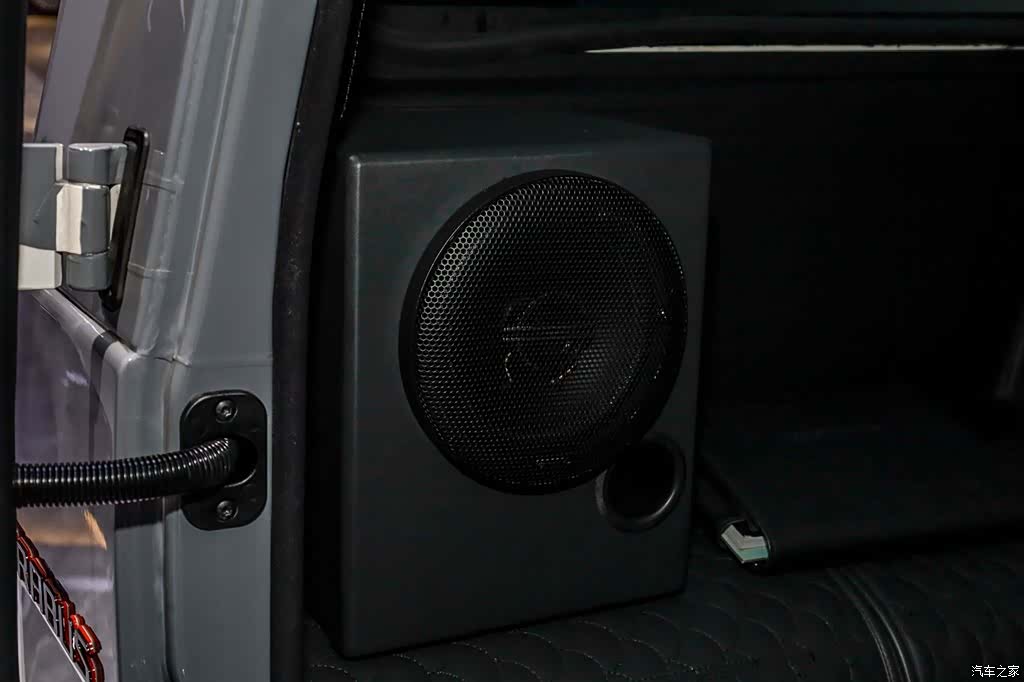 Mercedes-Benz G-Class, 2015 9