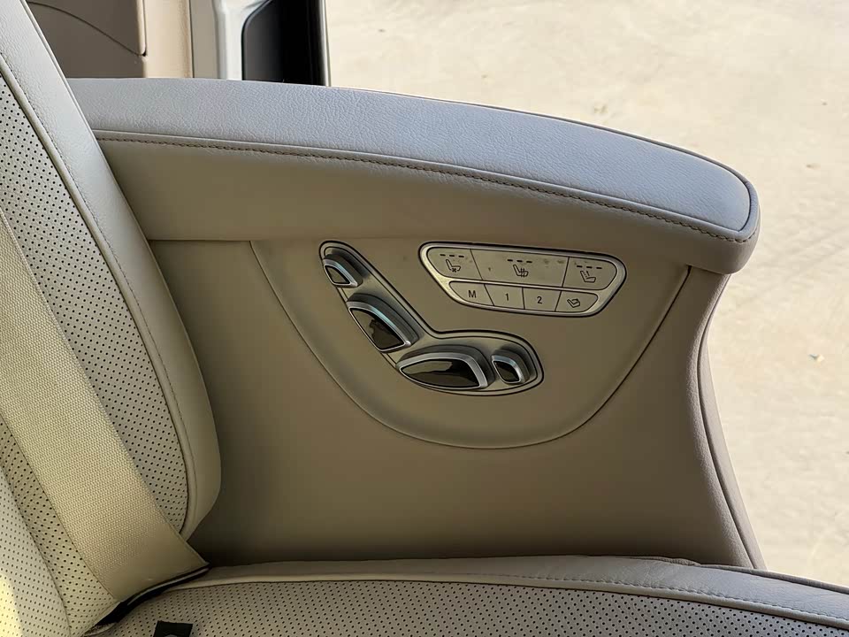 Mercedes-Benz V-class