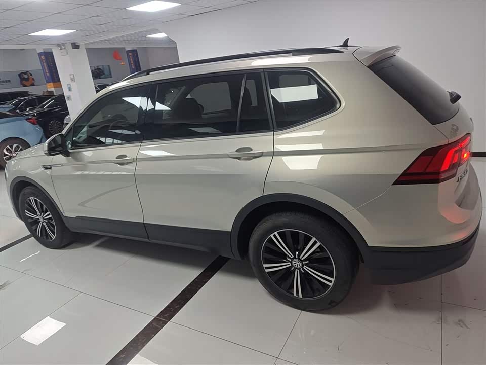 Volkswagen Tiguan L