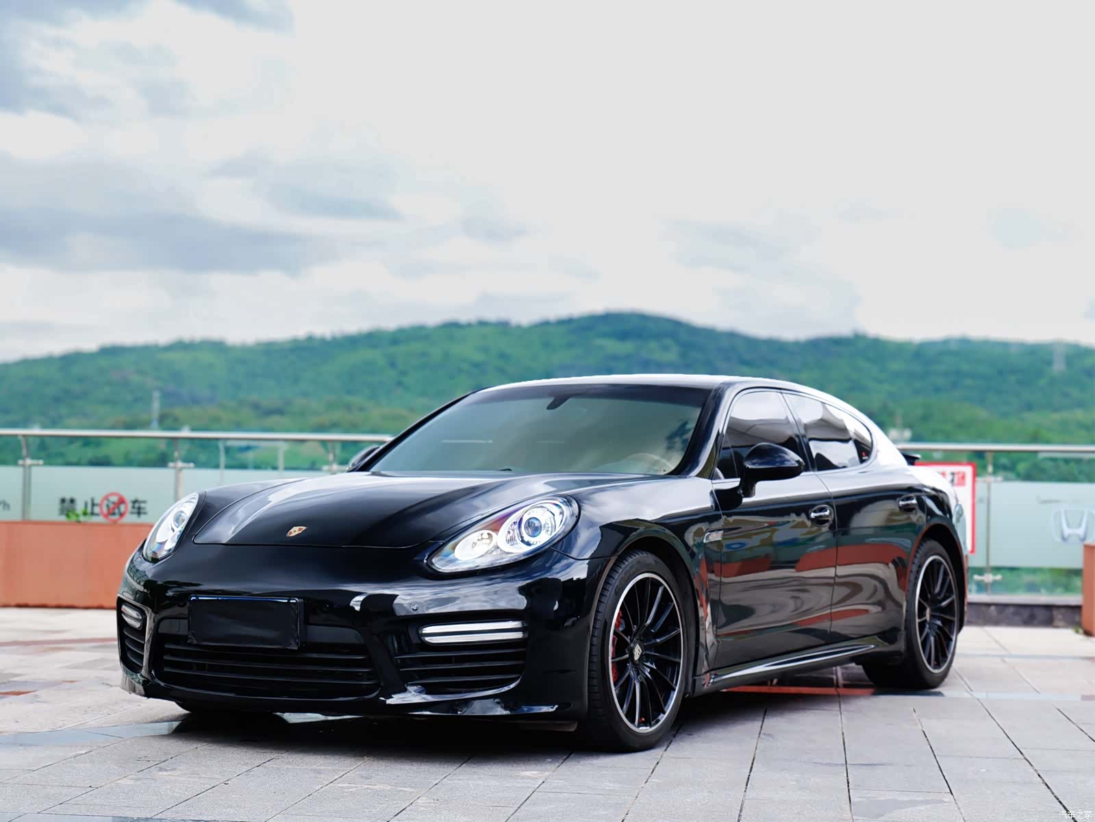 Porsche Panamera, 2010 1
