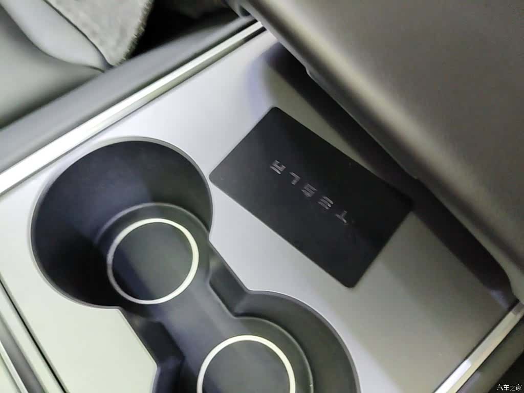 Tesla Model Y, 2023 9