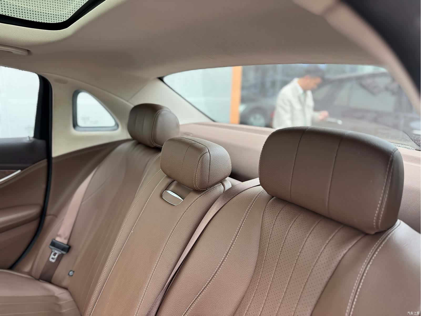 Mercedes-Benz E-Class, 2023 31