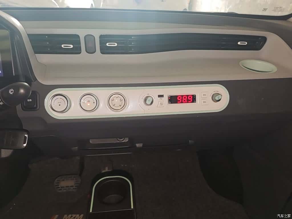 Wuling MINIEV, 2022 13