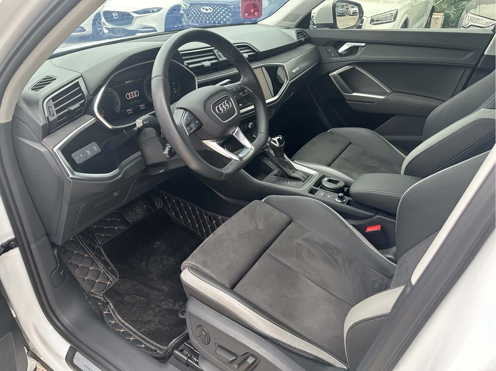 Audi Q3, 2023 4