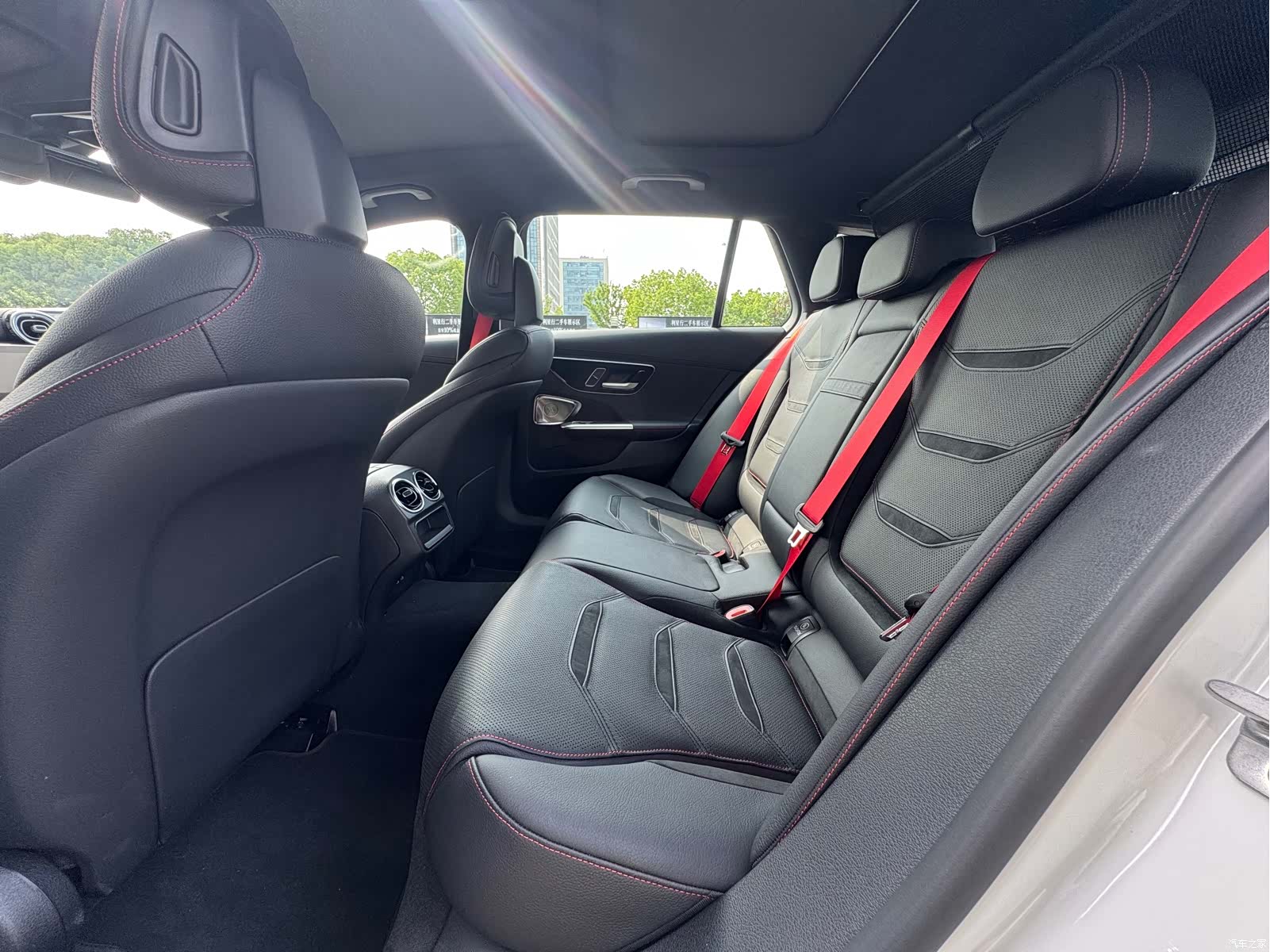 Mercedes-Benz C-Class, 2025 12
