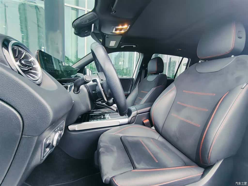 Mercedes-Benz GLB, 2025 11