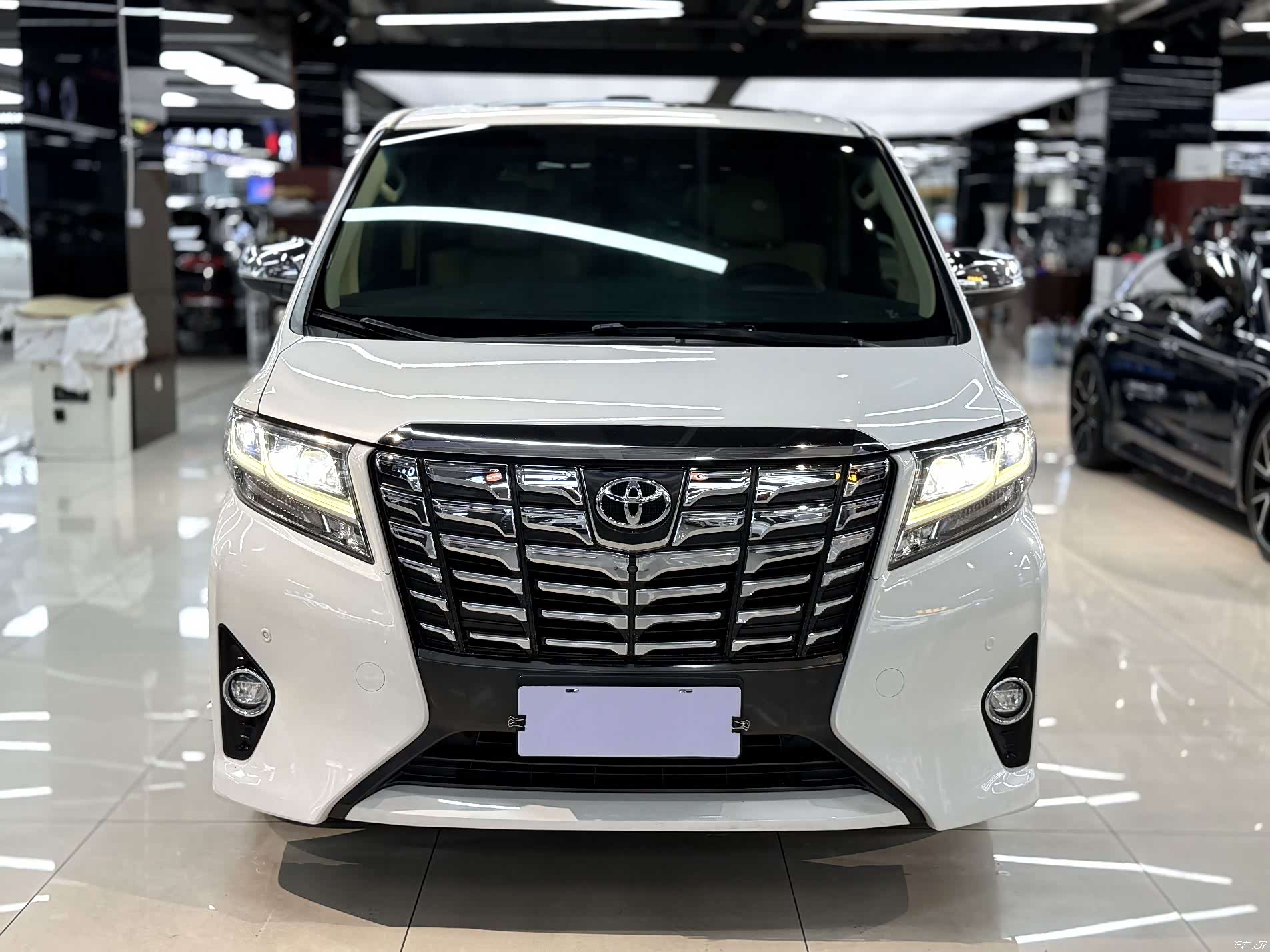 Toyota Alphard, 2017 3