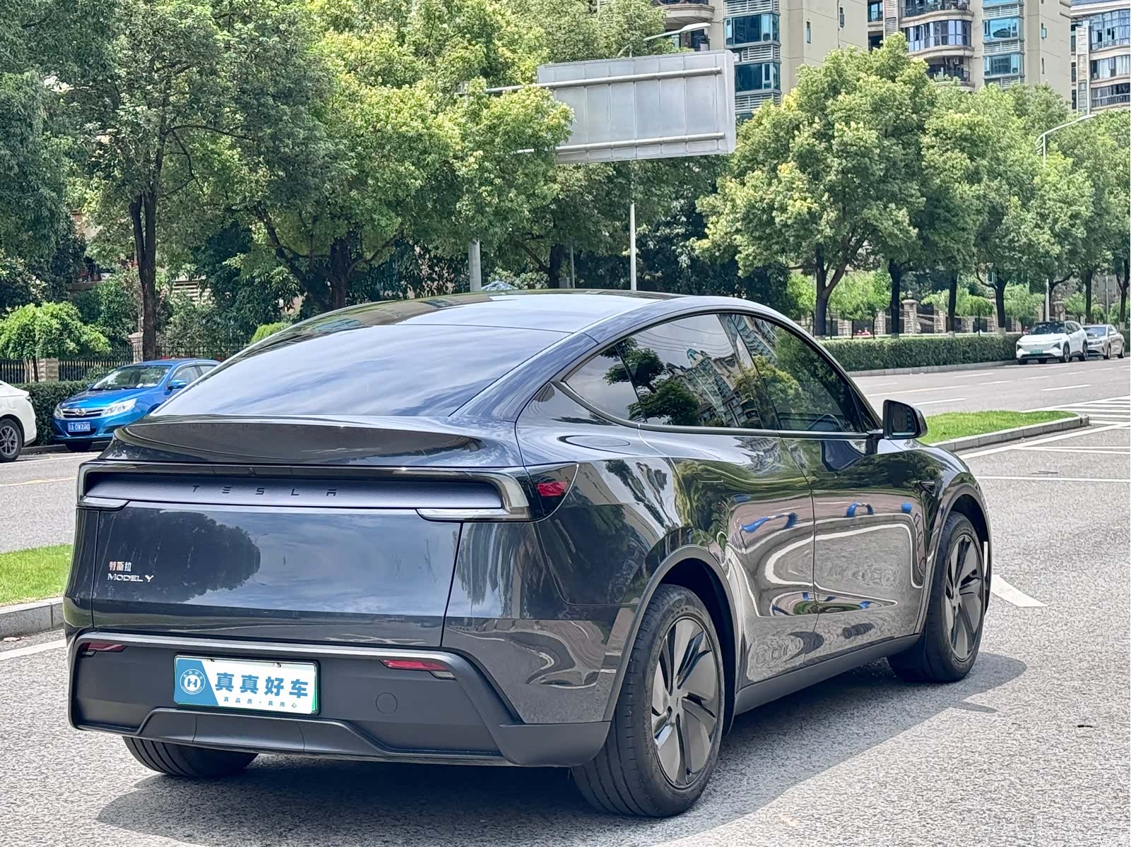 Tesla Model Y, 2025 4