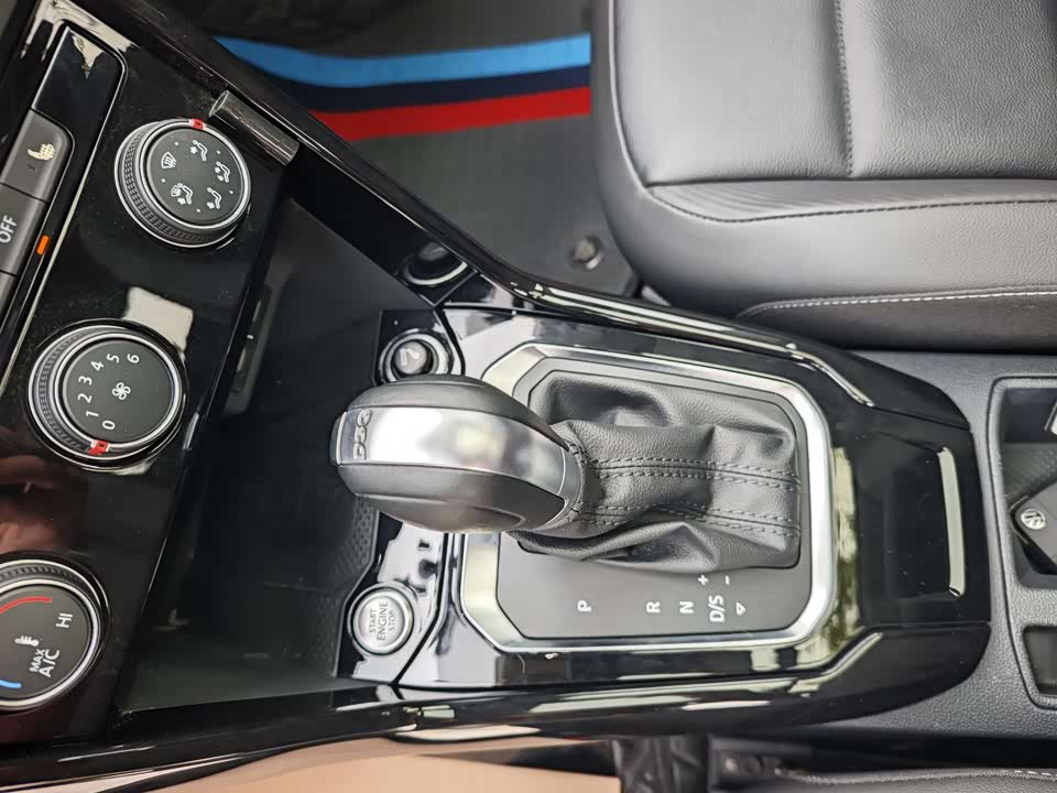 Volkswagen T-ROC exploring Songs