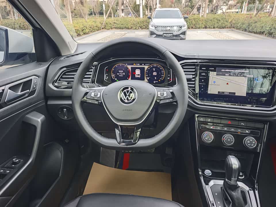 Volkswagen T-ROC exploring Songs