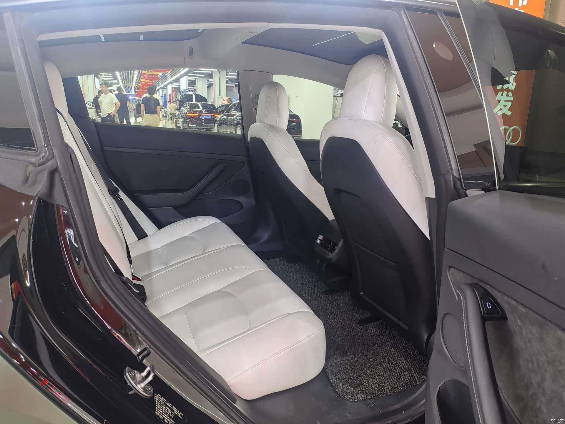 Tesla Model 3, 2022 13