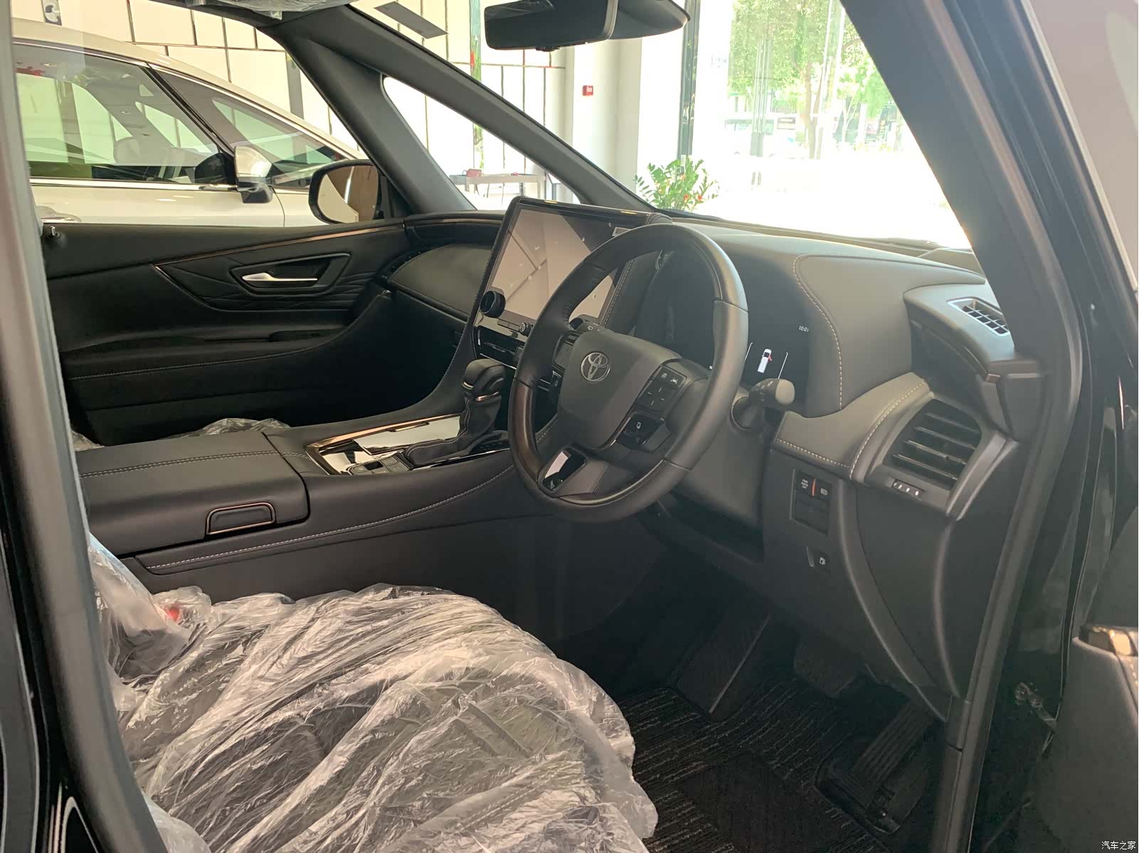 Toyota Alphard, 2025 все фото