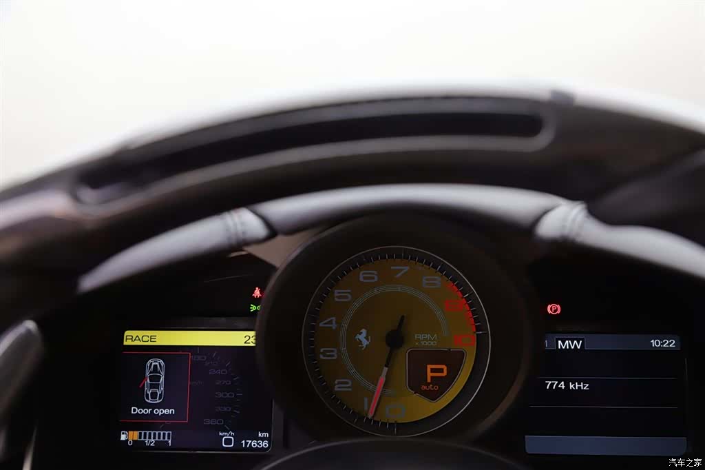Ferrari F12ber, 2016 9