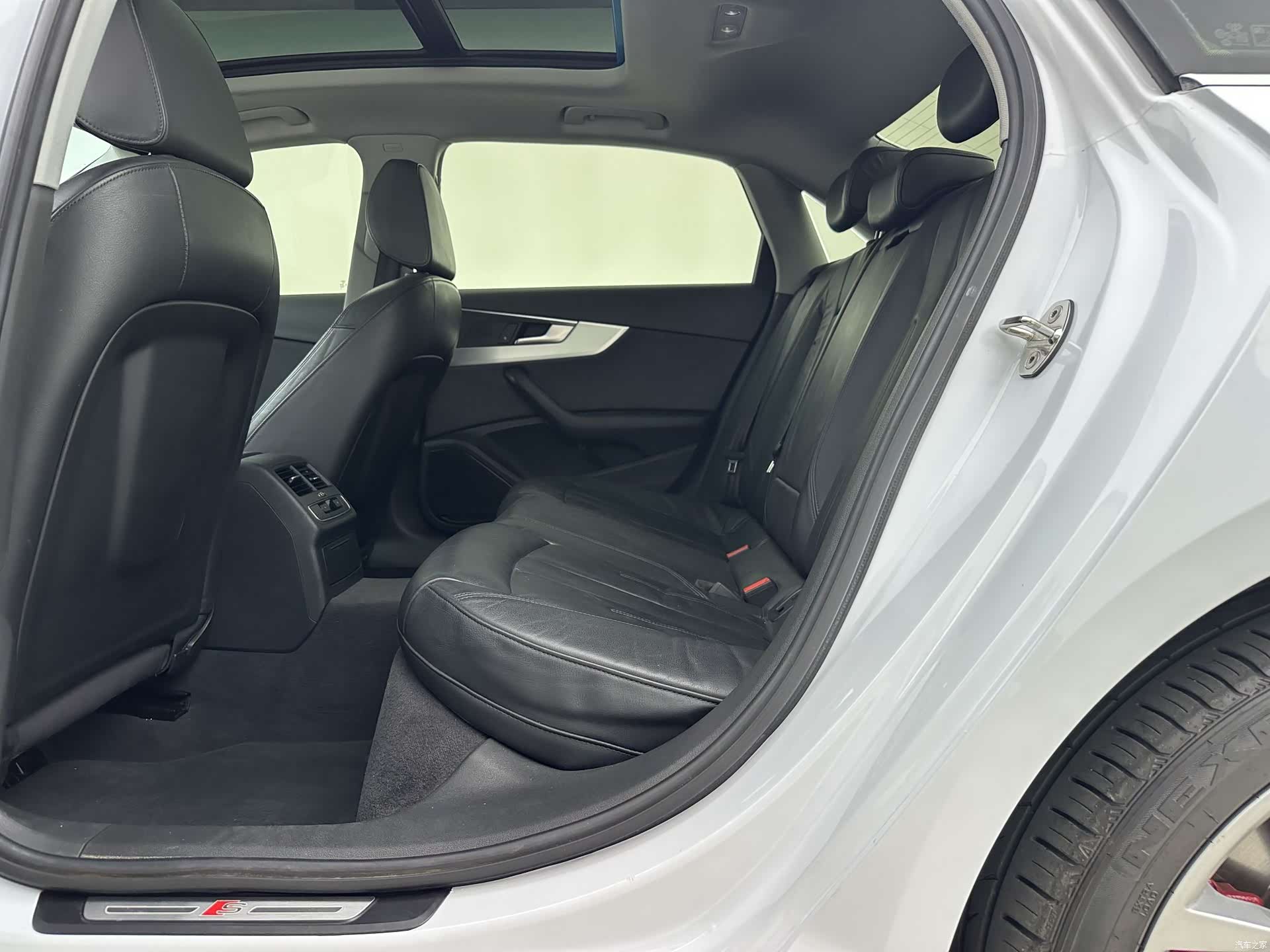 Audi A4L, 2018 9
