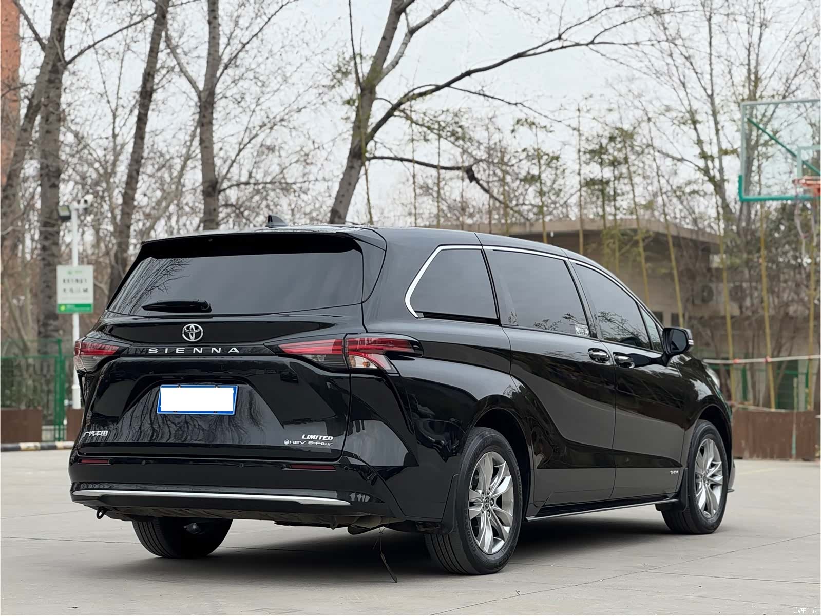 Toyota Sienna, 2025 4