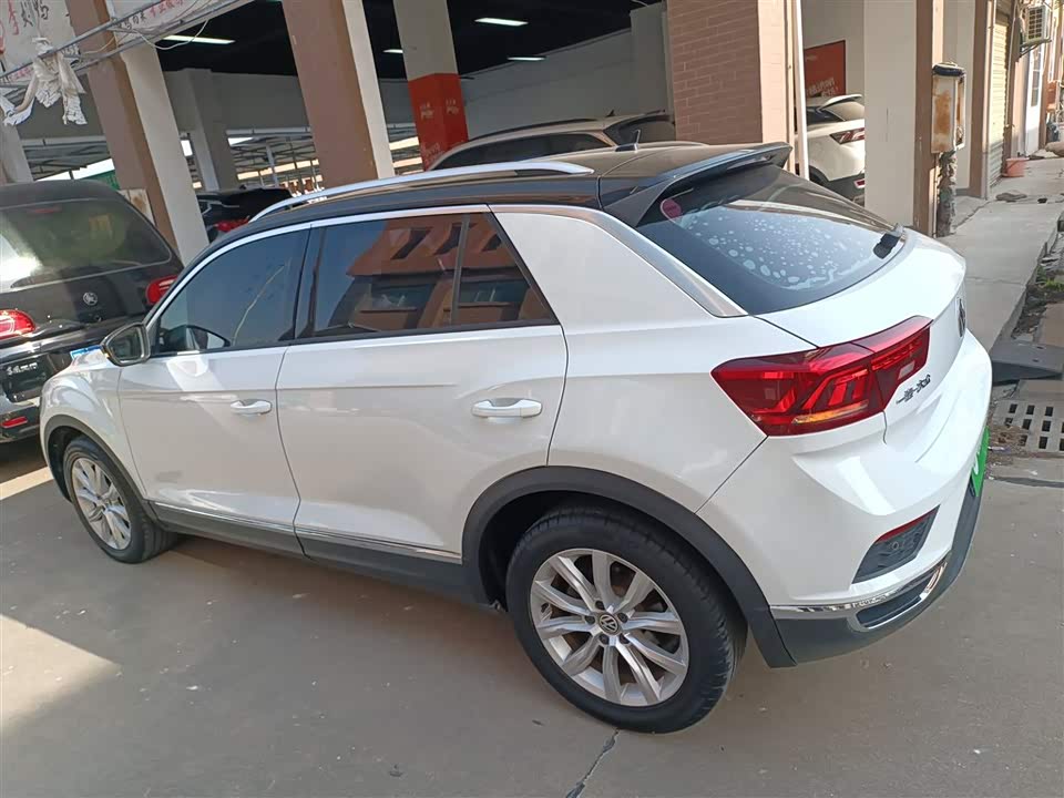 Volkswagen T-ROC exploring Songs