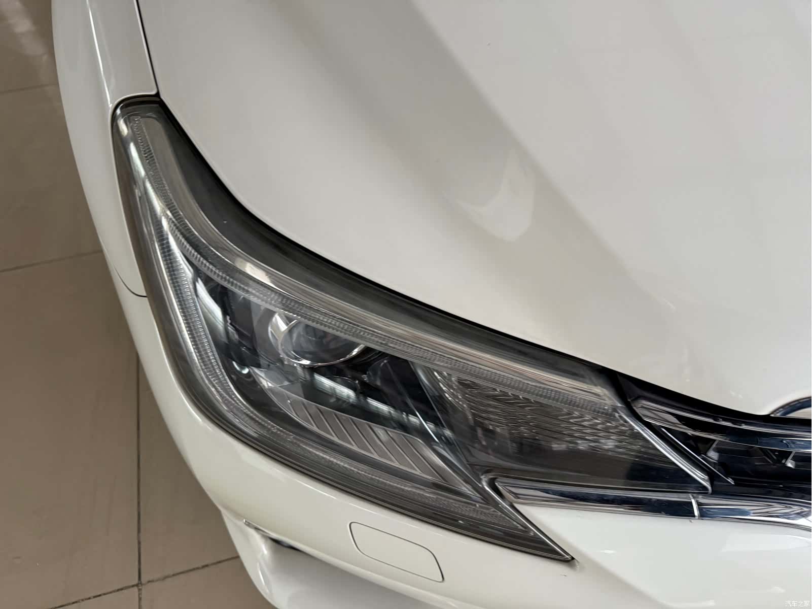 Toyota 2.5V, 2015 22